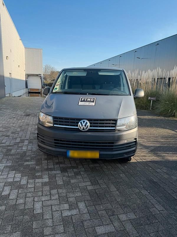 Gebraucht VW Transporter 150 PS (110 kW) 2019 Grau Van