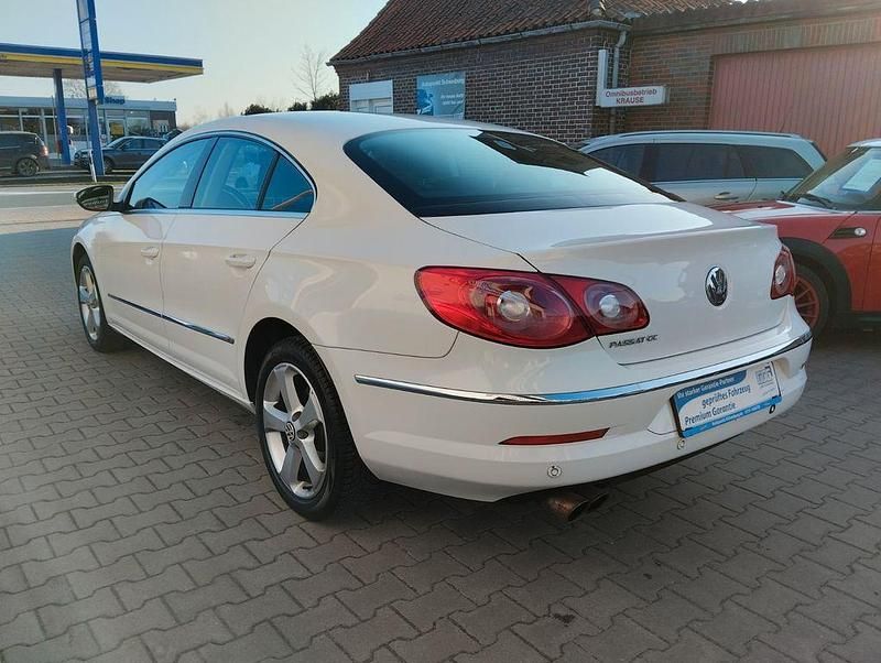 Second-hand VW Passat Basis 160 CP (117 kW) 2011 Alb Berlinǎ