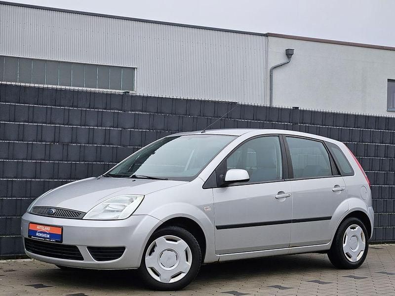 Gebraucht Ford Fiesta Ambiente 69 PS (50 kW) 2005 Silber Kleinwagen