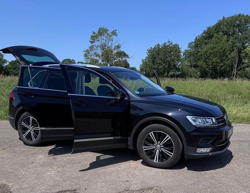 Schwarz Gebraucht 2016 VW Tiguan Comfortline SUV | 16.900 € (Superpreis) - Bild 1/4