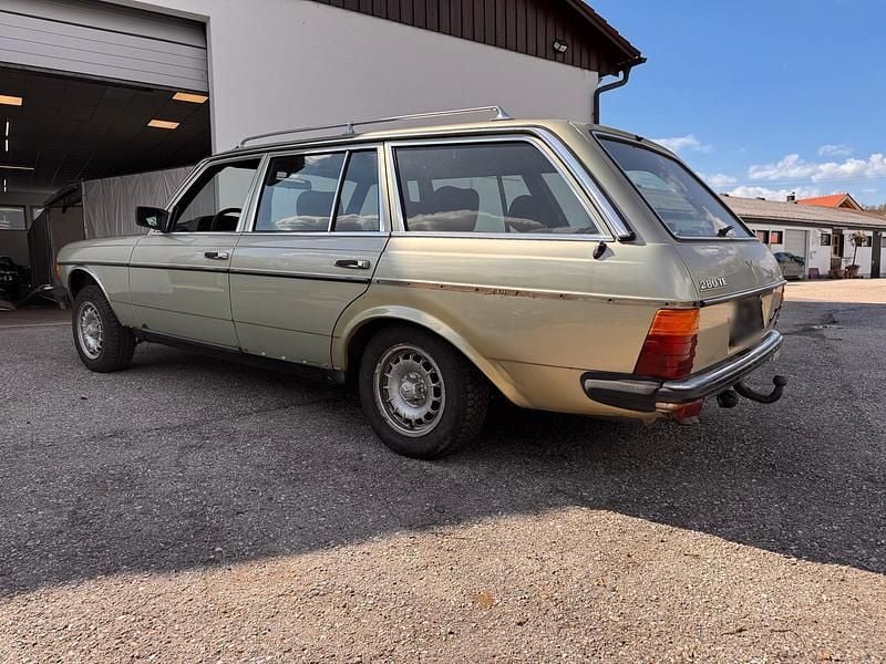 Brugt Mercedes E280 185 HK (136 kW) 1983 Andere farben Stationcar