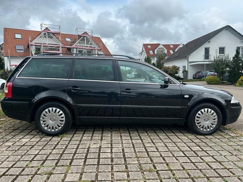Gebraucht VW Passat 131 PS (96 kW) 2002 Schwarz Kombi