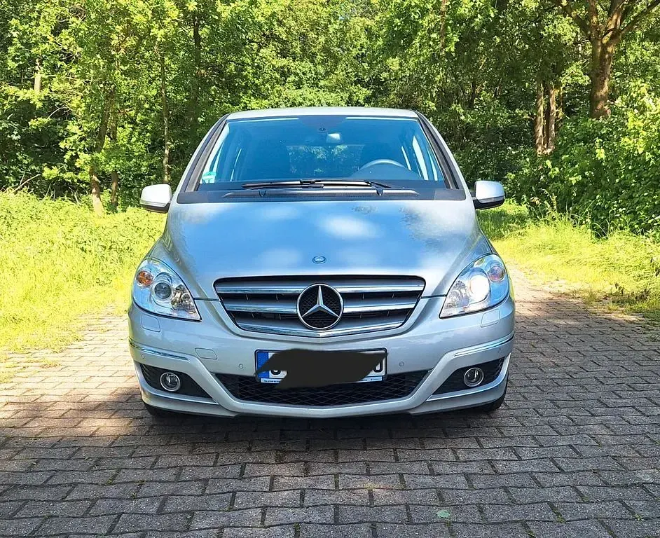 Gebraucht Mercedes B200 136 PS (100 kW) 2010 Silber Van / Kleinbus