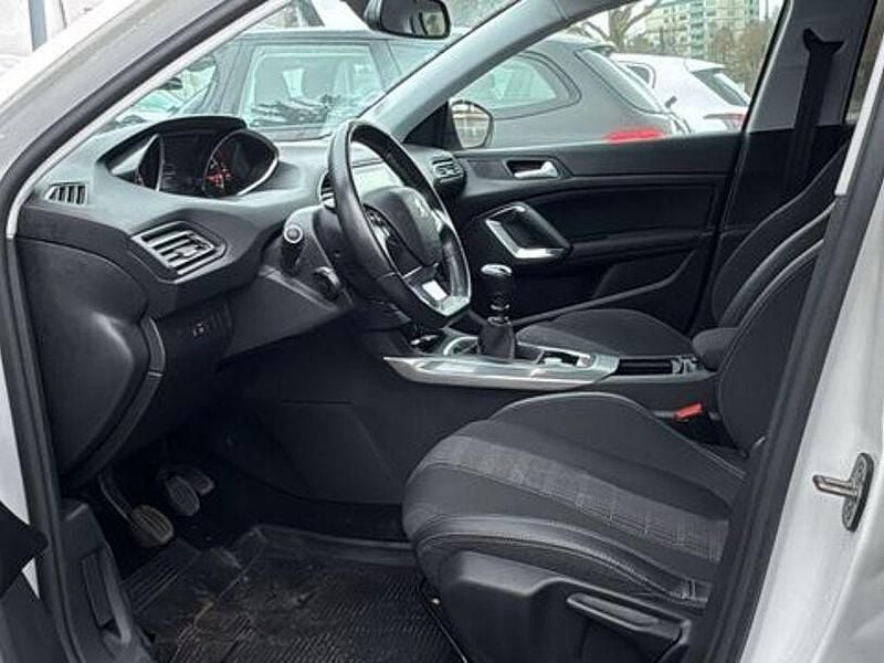 Gebraucht Peugeot 308 Allure 131 PS (96 kW) 2020 Weiß (blanc banquise) Limousine