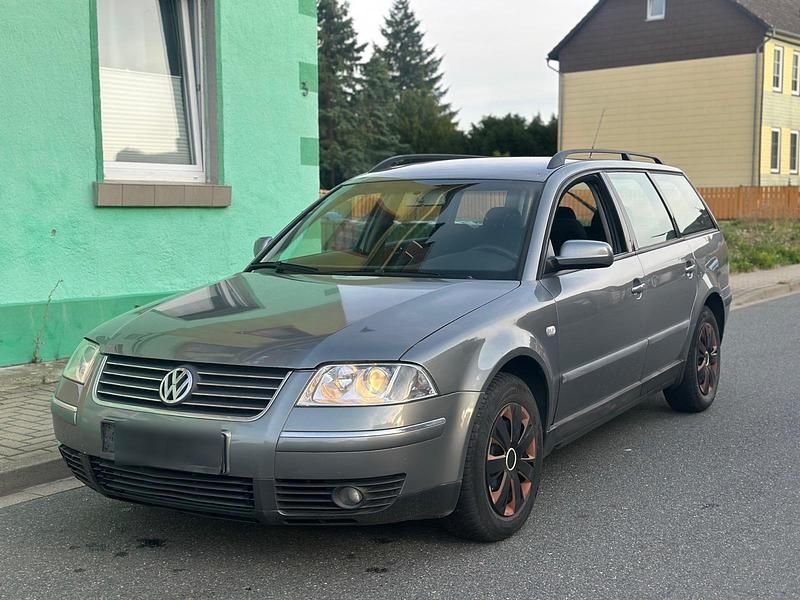Grau Gebraucht 2003 VW Passat Kombi | 950 € (Superpreis) - Bild 1/4