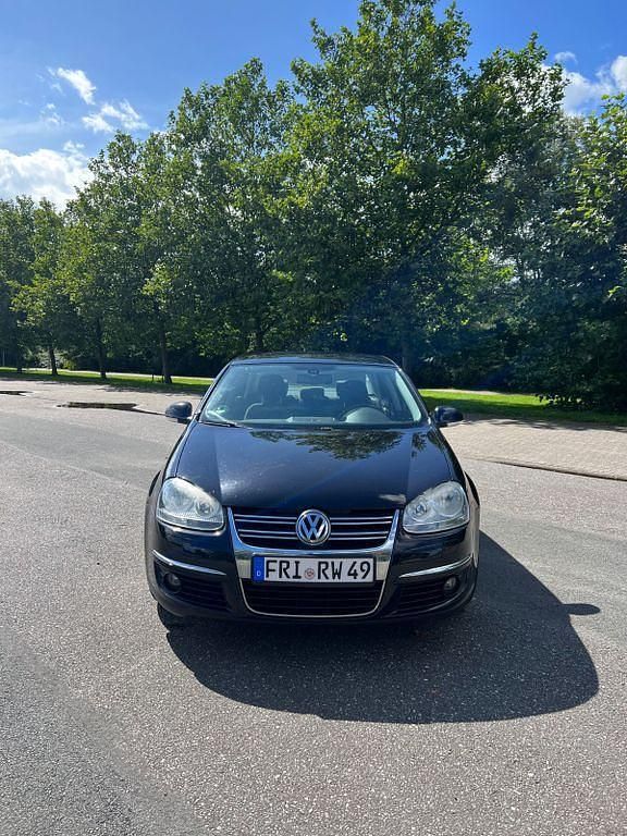 Gebraucht VW Jetta Trendline 122 PS (89 kW) 2009 Schwarz Limousine