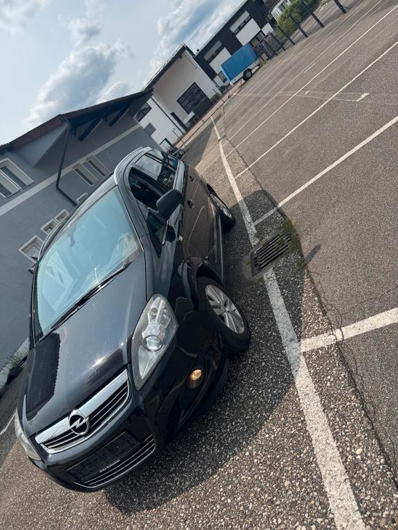 Schwarz Gebraucht 2010 Opel Zafira Innovation Van / Kleinbus | 3.900 € (Fairer Preis) - Bild 1/4