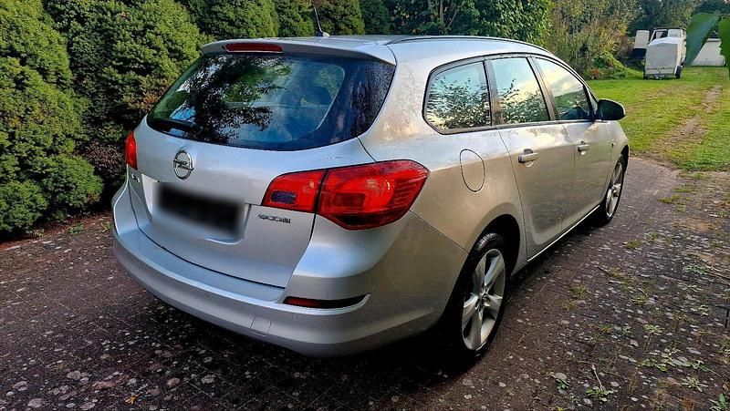 Gebraucht Opel Astra 100 PS (73 kW) 2011 Silber Kombi