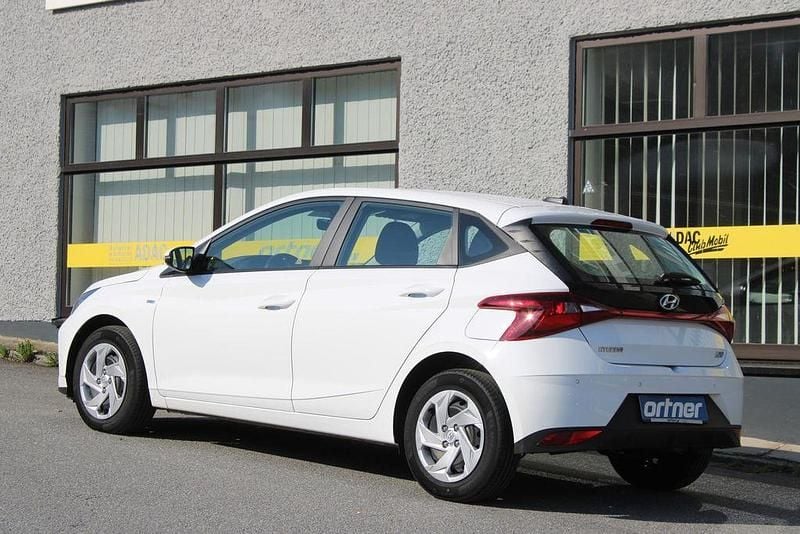 Gebraucht Hyundai i20 Select 101 PS (74 kW) 2022 Weiß Kleinwagen