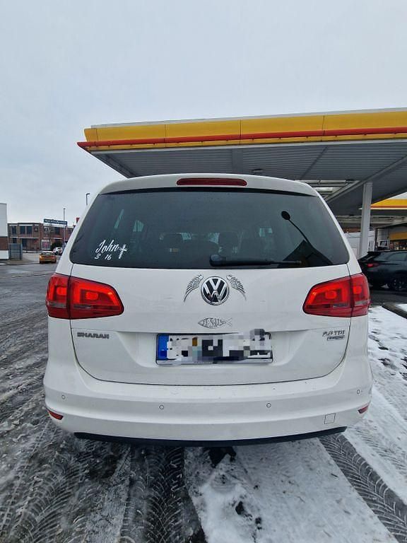 Second-hand VW Sharan Cup 140 CP (102 kW) 2014 Alb Monovolum
