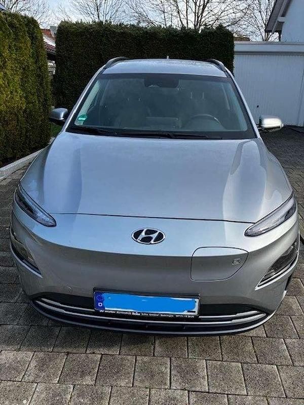 Gebraucht Hyundai Kona 100 kW (136 PS) 2021 Silber SUV