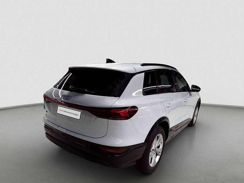 Gebraucht Audi Q6 e-tron Sport 185 kW (252 PS) 2025 Gletscherweiß metallic SUV