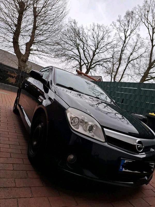 Schwarz Gebraucht 2005 Opel Tigra Cabrio | 2.500 € (Etwas zu teuer) - Bild 1/4