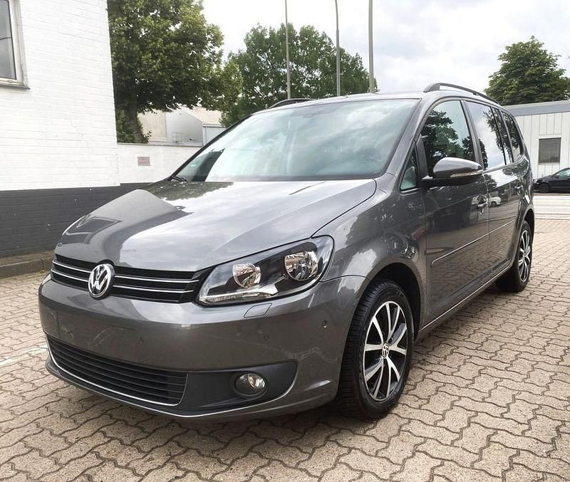 Pepper grey metallic Gebraucht 2015 VW Touran R Van / Kleinbus | 6.790 € (Etwas zu teuer) - Bild 1/4