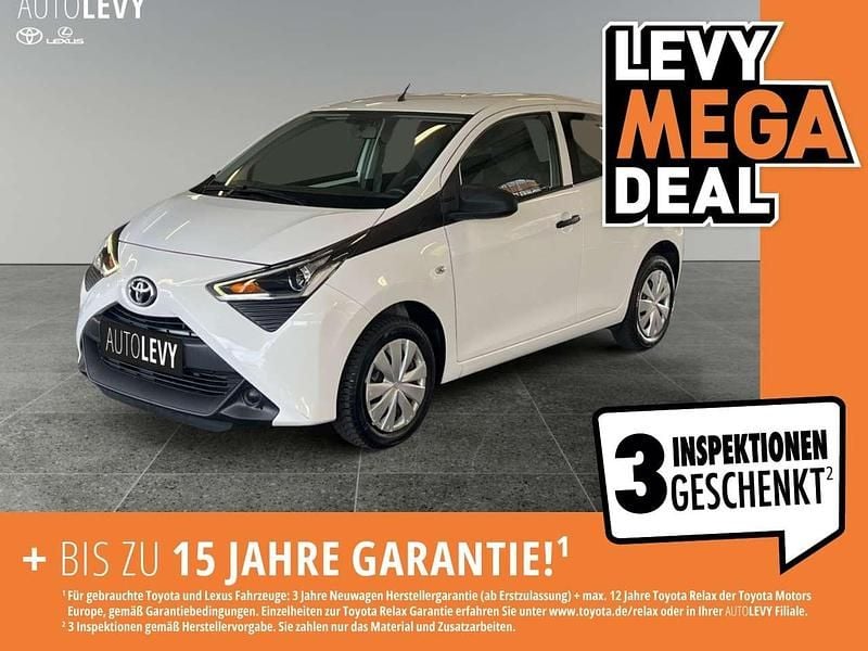 Schneeweiß Gebraucht 2021 Toyota Aygo Business Edition Kleinwagen | 9.890 € (Guter Preis) - Bild 1/4