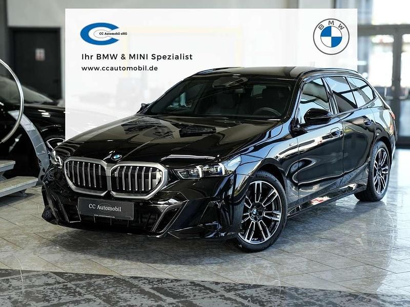 Saphirschwarz Gebraucht 2025 BMW 520 M Sport Kombi | 56.940 € (Guter Preis) - Bild 1/3
