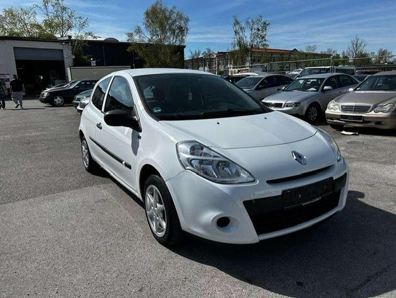 Gletscherweiss Gebraucht 2011 Renault Clio II Kleinwagen | 2.900 € (Fairer Preis) - Bild 1/4