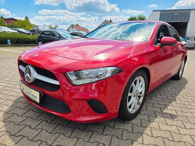Rot Gebraucht 2019 Mercedes A160 Limousine | 15.990 € (Superpreis) - Bild 1/4