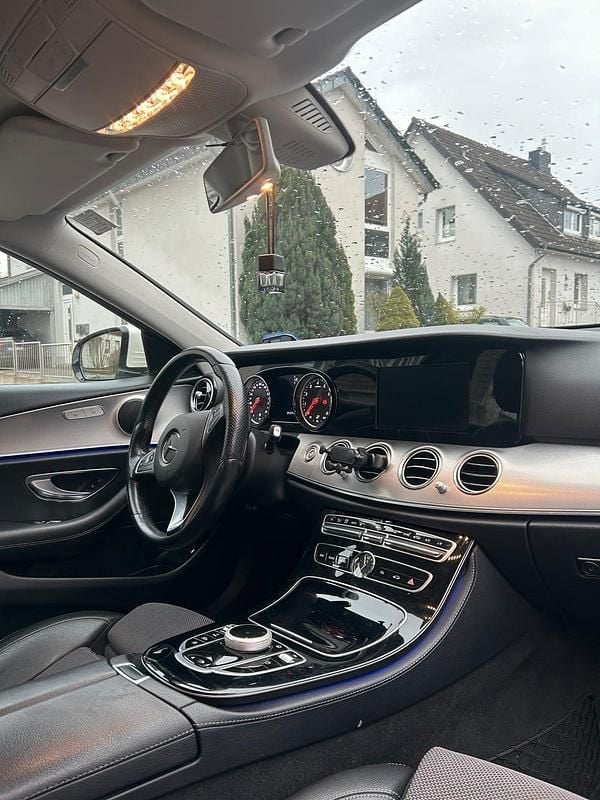 Gebraucht Mercedes E200 184 PS (135 kW) 2018 Weiß Limousine