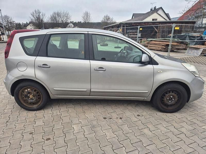 Gebraucht Nissan Note Acenta 88 PS (64 kW) 2011 Silber Kleinwagen