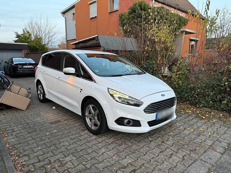 Gebraucht Ford S-MAX Titanium 209 PS (153 kW) 2016 Weiß Van / Kleinbus