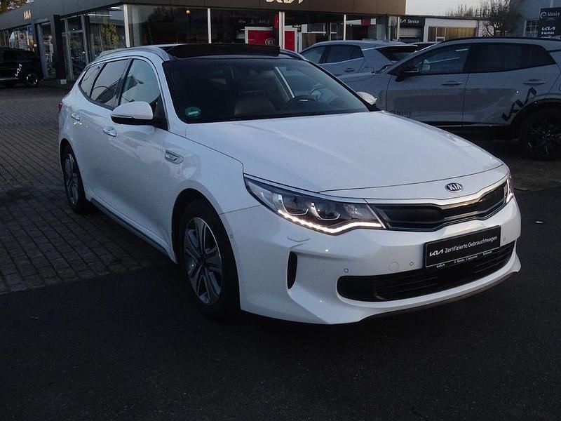 Weiß Gebraucht 2018 Kia Optima Hybrid Spirit Limousine | 18.990 € (Teuer) - Bild 1/4