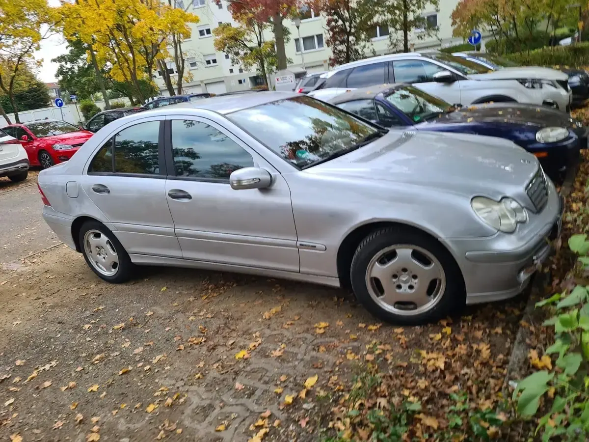 Gebraucht Mercedes C200 163 PS (119 kW) 2005 Grau Limousine
