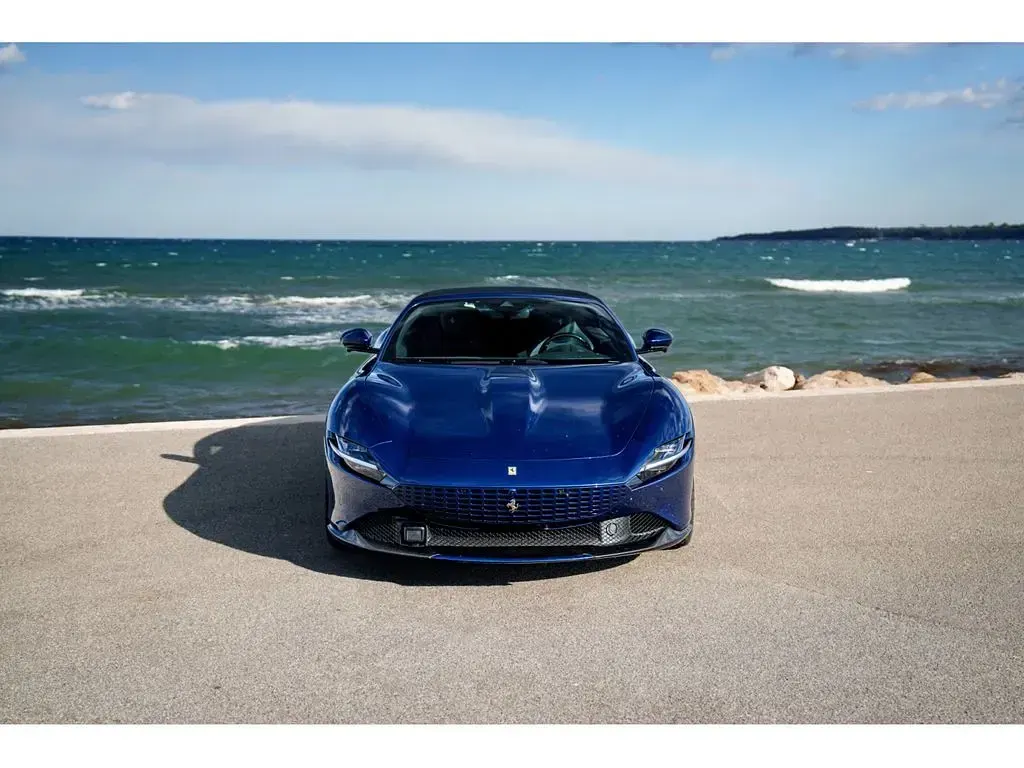 Gebraucht Ferrari Roma 620 PS (456 kW) 2025 Blau Cabrio