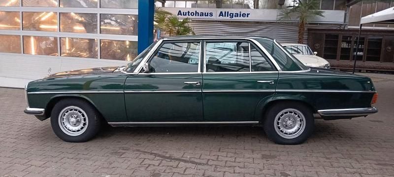 Gebraucht Mercedes 230 1975 Grün Limousine