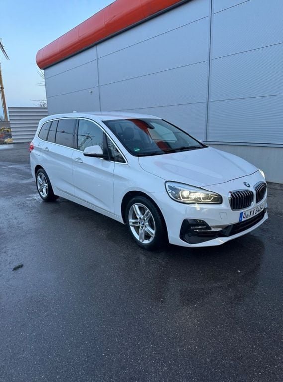 Weiß Gebraucht 2019 BMW 220 Gran Tourer Performance Van / Kleinbus | 17.500 € (Guter Preis) - Bild 1/4