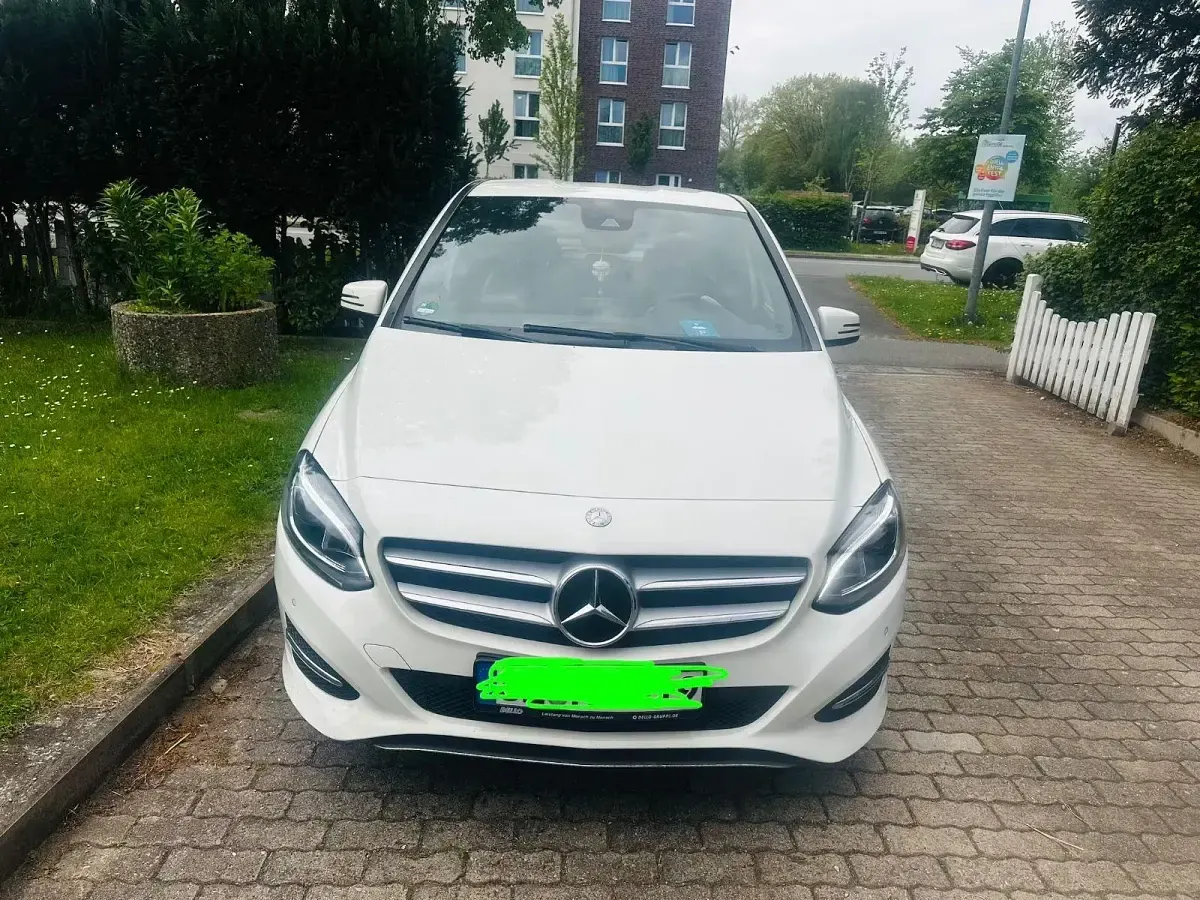 Gebraucht Mercedes B180 Style 109 PS (80 kW) 2015 Weiß Kleinwagen