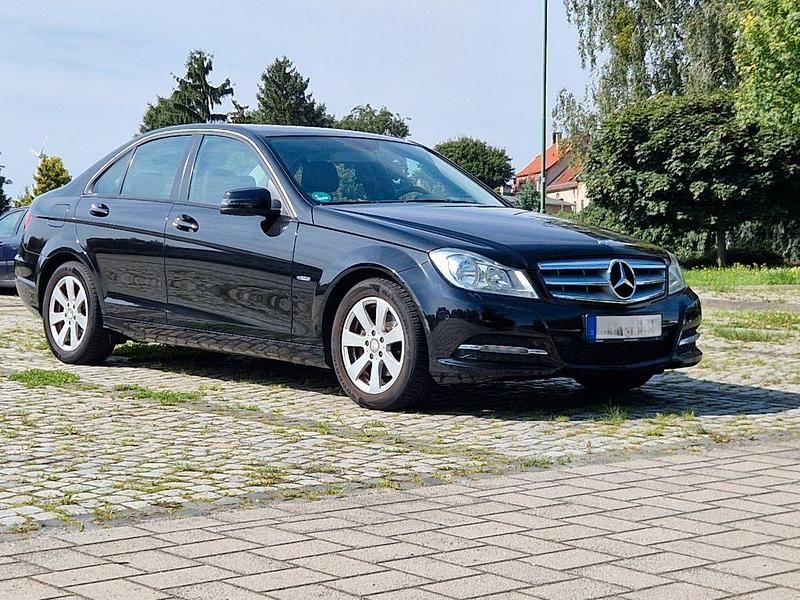 Schwarz Gebraucht 2011 Mercedes C180 Limousine | 9.700 € (Fairer Preis) - Bild 1/4