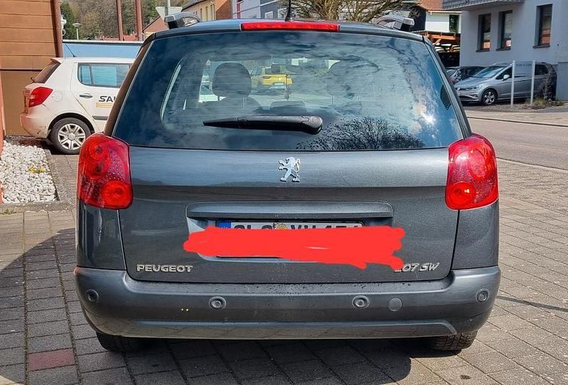 Gebraucht Peugeot 207 Premium 111 PS (81 kW) 2012 Grau Kombi