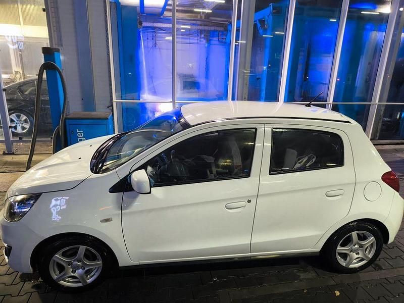 Gebraucht Mitsubishi Space Star 71 PS (52 kW) 2019 Weiß Limousine