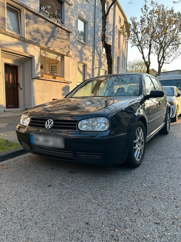 Gebraucht VW Golf IV 115 PS (84 kW) 2002 Schwarz Kleinwagen