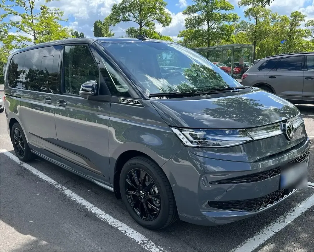 Gebraucht VW Multivan Edition 150 PS (110 kW) 2025 Grau Van / Kleinbus