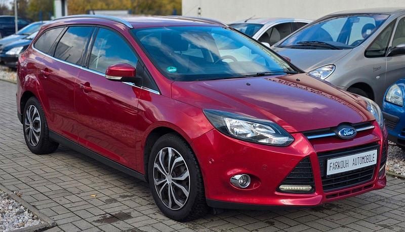 Rot Gebraucht 2012 Ford Focus Champions Edition Kombi | 2.890 € (Superpreis) - Bild 1/4