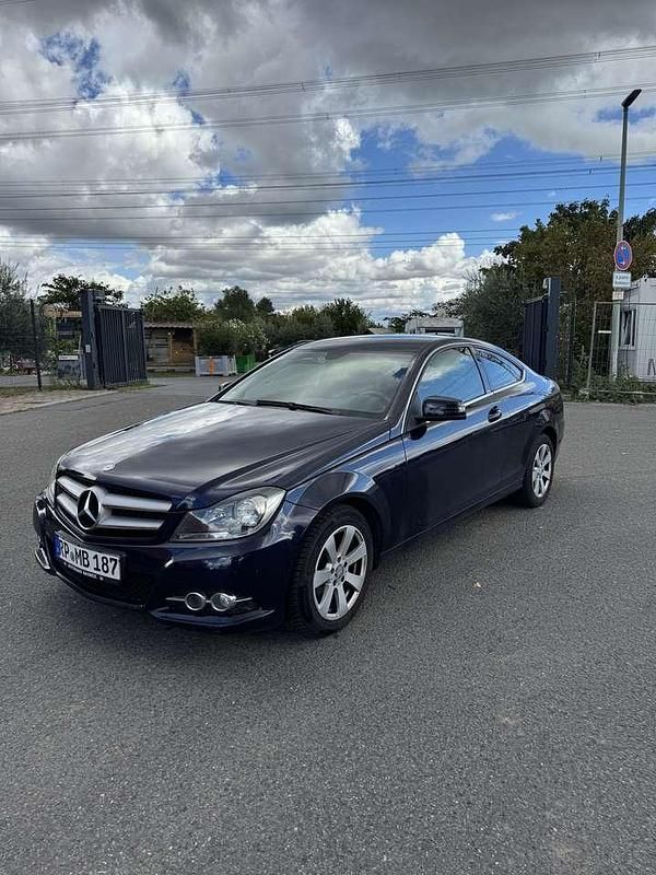 Blau Gebraucht 2012 Mercedes C180 Coupé | 9.500 € (Fairer Preis) - Bild 1/4