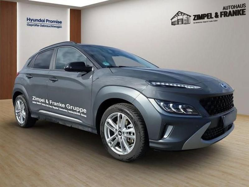 Gebraucht Hyundai Kona 141 PS (103 kW) 2023 Ecotronic grey / abyss black (metallic) SUV