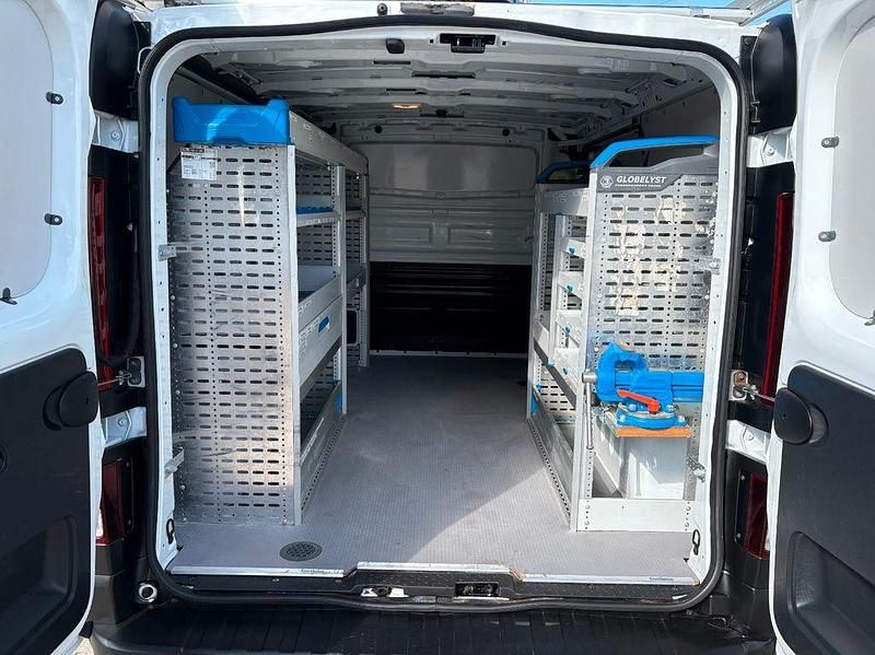 Weiß Gebraucht 2018 Opel Vivaro Van | 14.900 € (Guter Preis) - Bild 1/4