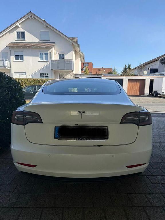 Gebraucht Tesla Model 3 Standard Range Plus 239 kW (325 PS) 2021 Weiß Limousine