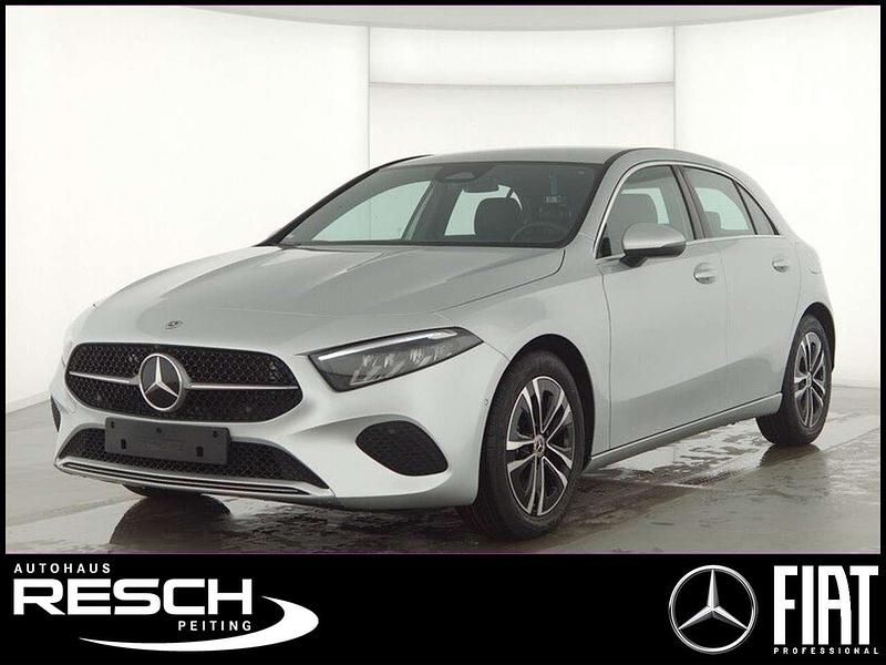 Iridiumsilber (metallic) Gebraucht 2023 Mercedes A180 Progressive Limousine | 27.690 € (Fairer Preis) - Bild 1/4