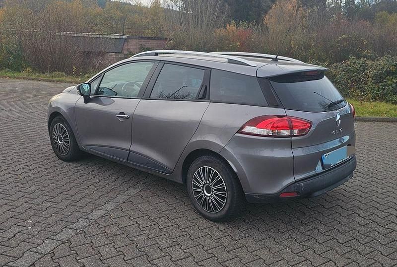 Grau Gebraucht 2014 Renault Clio IV Expression Limousine | 5.500 € (Fairer Preis) - Bild 1/4