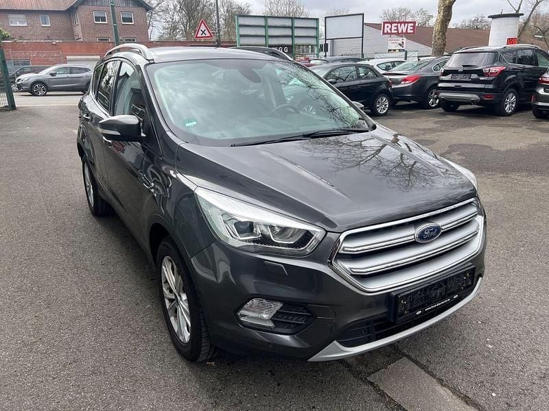 Gebraucht Ford Kuga Titanium 150 PS (110 kW) 2017 Silber SUV