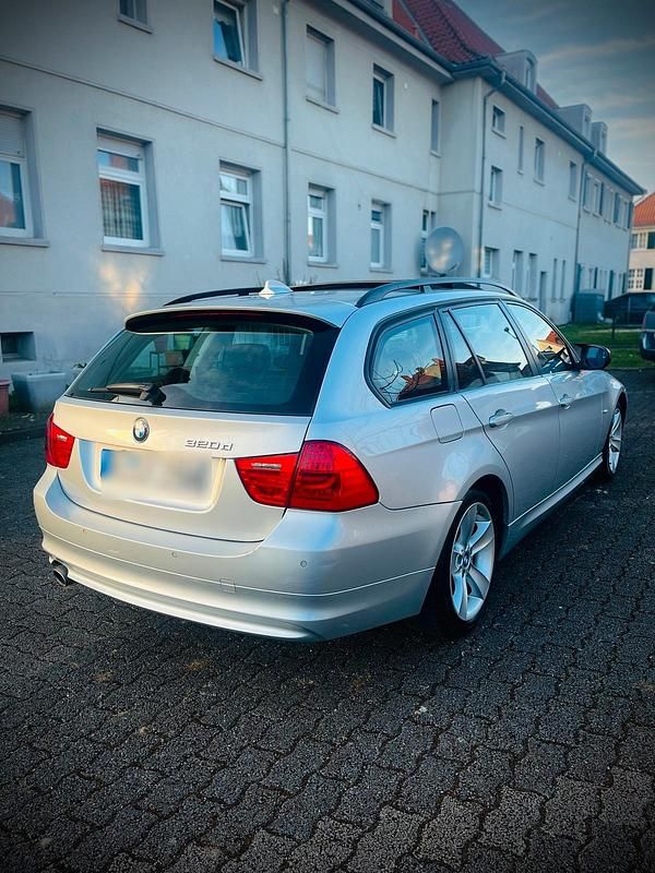 Gebraucht BMW 320 177 PS (130 kW) 2010 Kombi