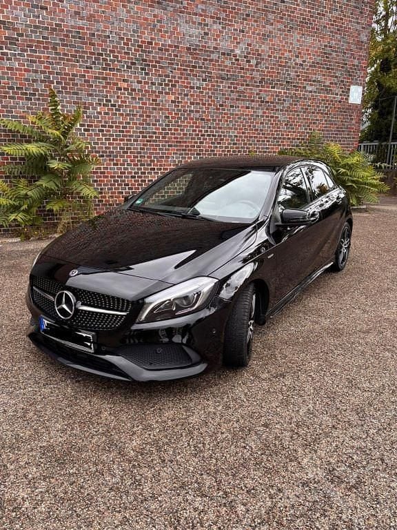 Schwarz Gebraucht 2018 Mercedes A200 Edition Limousine | 17.700 € (Etwas zu teuer) - Bild 1/4