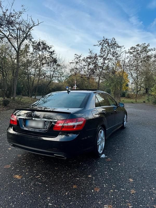 Gebraucht Mercedes E500 387 PS (284 kW) 2009 Schwarz Limousine