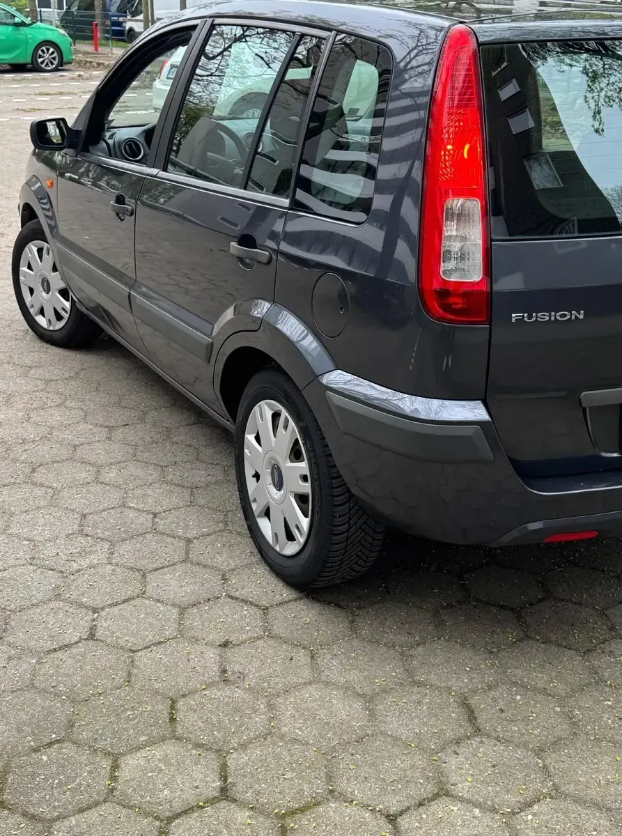 Brugt Ford Fusion 80 HK (58 kW) 2008 Grå Hatchback