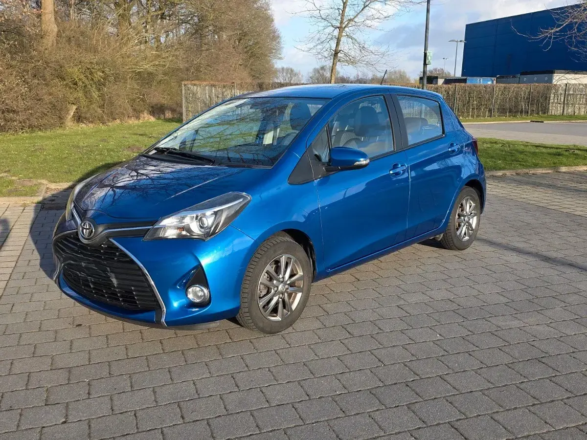 Gebraucht Toyota Yaris Trend 99 PS (72 kW) 2015 Blau Kleinwagen