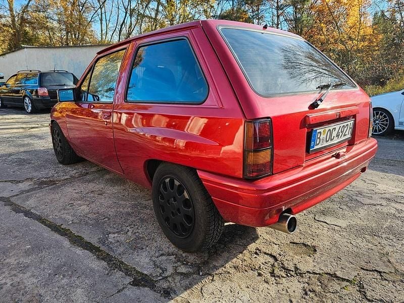 Używany Opel Corsa 60 KM (44 kW) 1992 Czerwony Hatchback